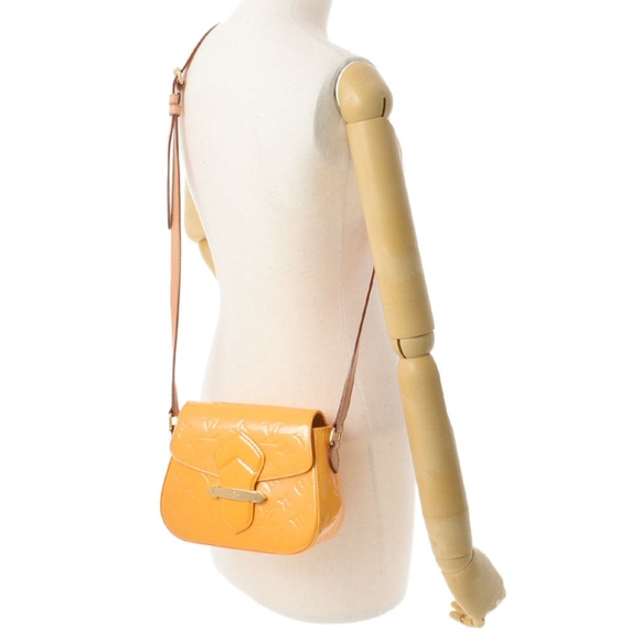 💕Rare LOUIS VUITTON Monogram Vernis Bellflower PM yellow leather Cross body BAG - Picture 5 of 16